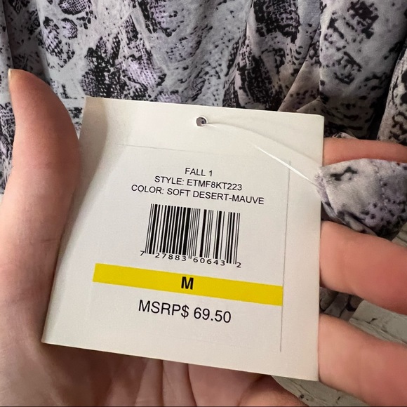 Ellen Tracy Button Tab Printed Blouse Soft Desert Mauve Size Medium NWT - Picture 12 of 13